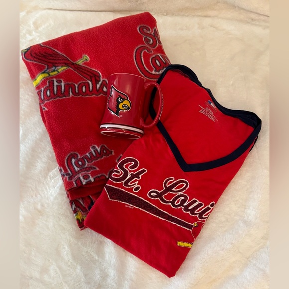 St. Louis Cardinals Baseball Blanket Wrap Snuggie, Fan T-shirt & Mug 3 Piece Set - Picture 1 of 16
